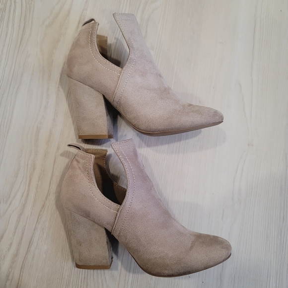 QUPID Tan Suede Ankle Booties size 5 1/2 - Picture 11 of 17